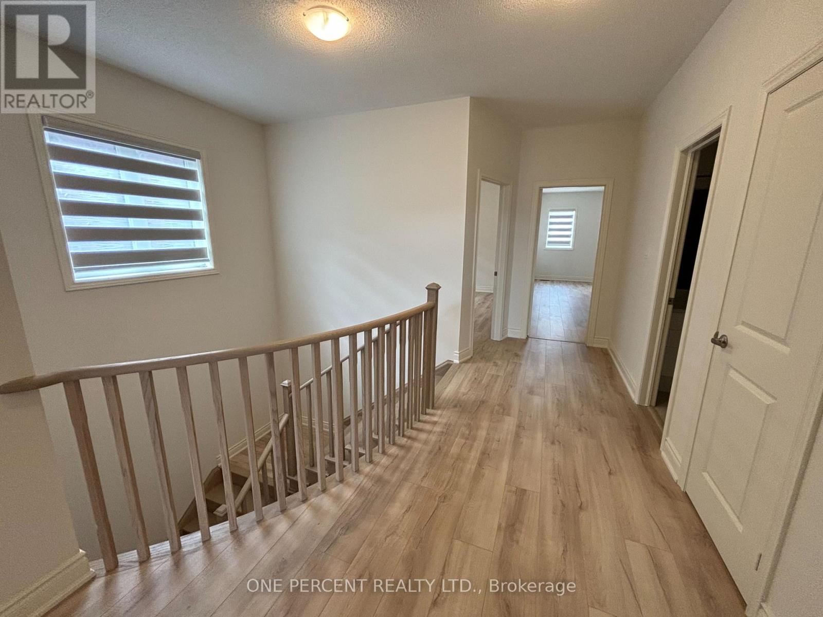 Photo 12 of 47 Bloomfield Crescent, Cambridge ON