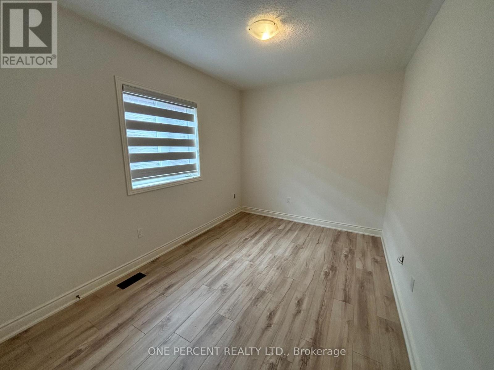 Photo 23 of 47 Bloomfield Crescent, Cambridge ON