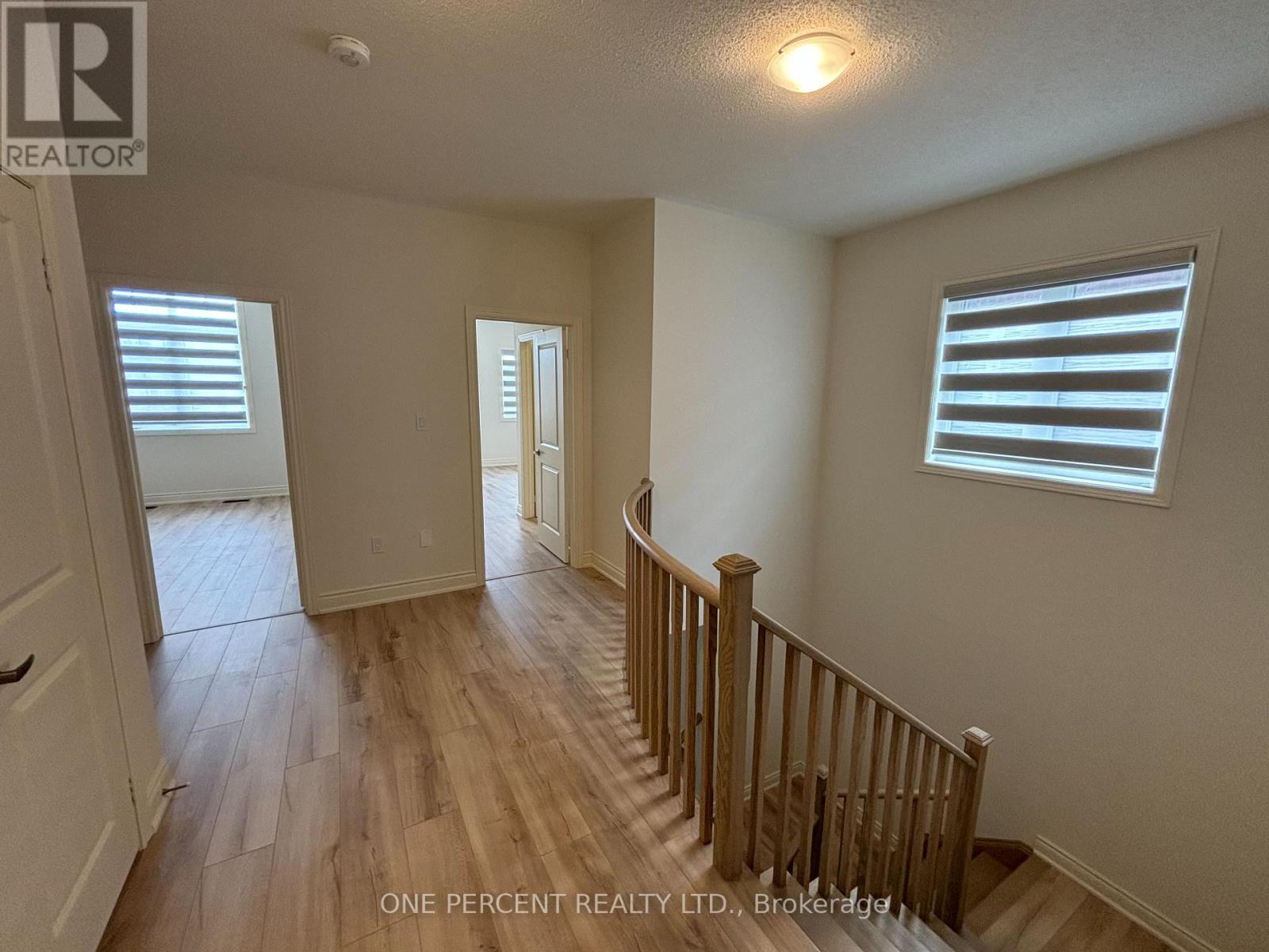 Photo 4 of 47 Bloomfield Crescent, Cambridge ON