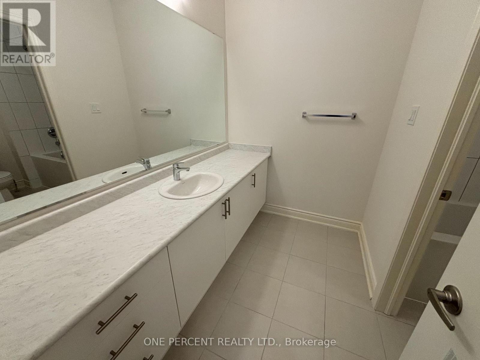 Photo 29 of 47 Bloomfield Crescent, Cambridge ON