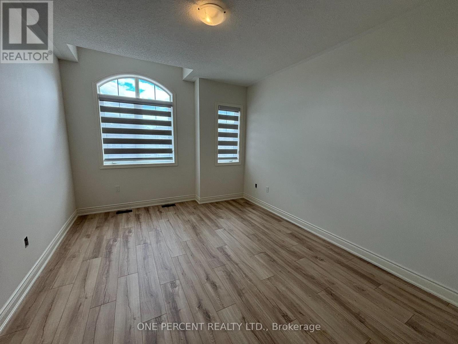 Photo 2 of 47 Bloomfield Crescent, Cambridge ON