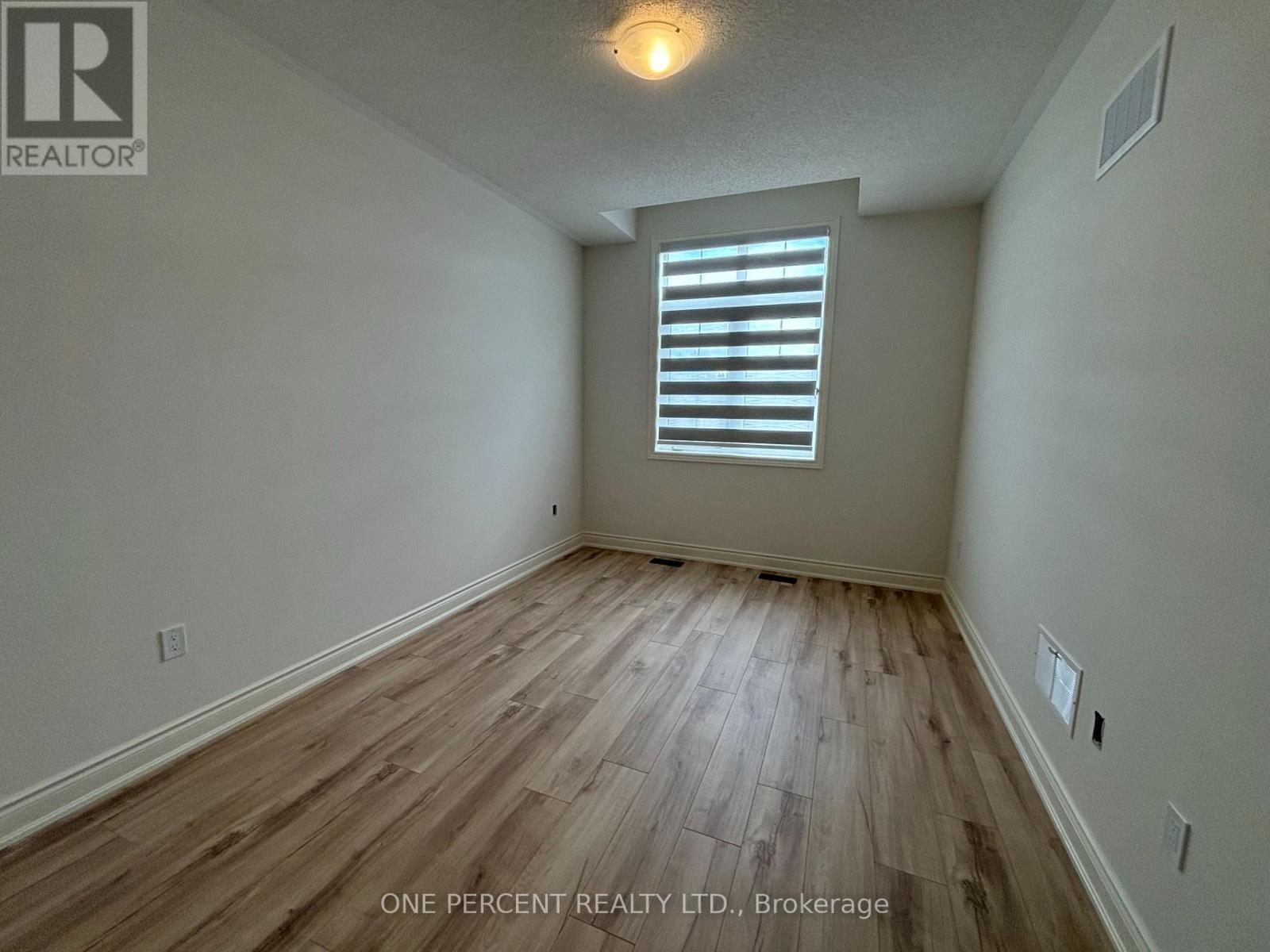 Photo 15 of 47 Bloomfield Crescent, Cambridge ON