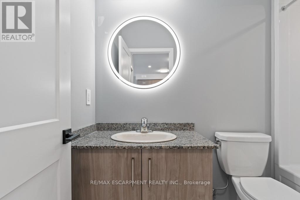 Photo 3 of 403 5002 King Street, Lincoln ON
