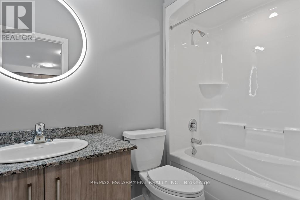 Photo 12 of 403 5002 King Street, Lincoln ON