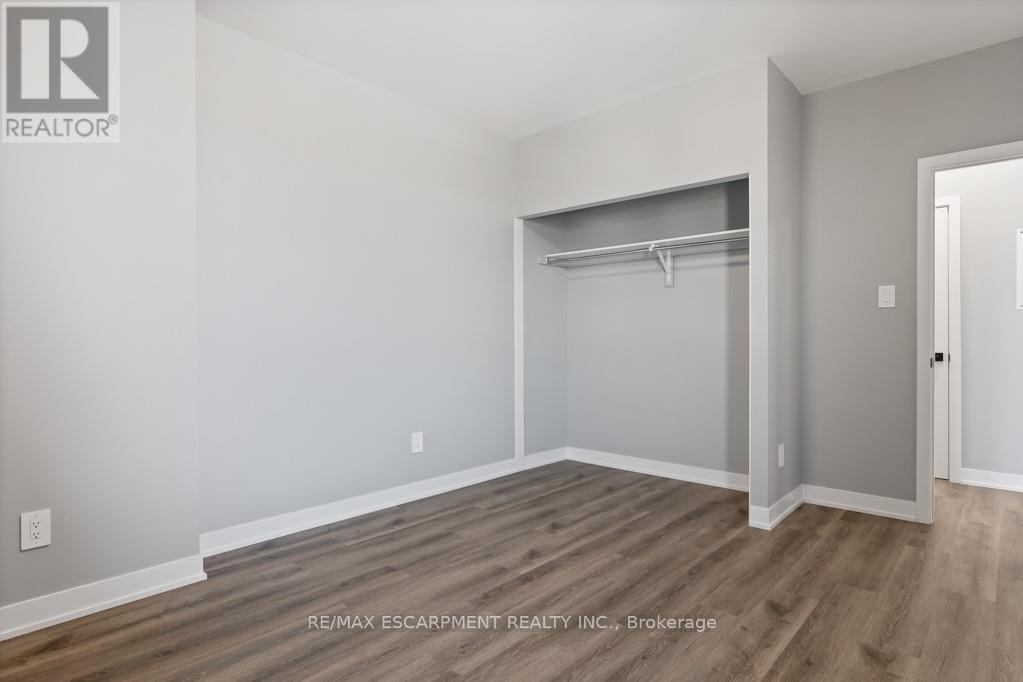 Photo 13 of 403 5002 King Street, Lincoln ON