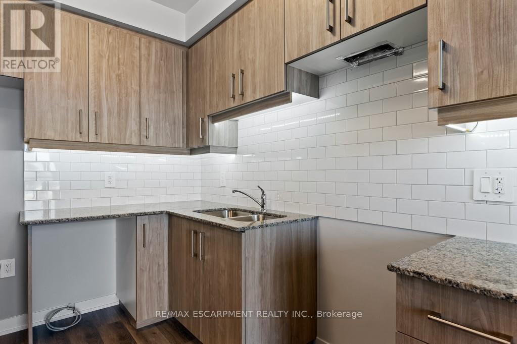 Photo 10 of 403 5002 King Street, Lincoln ON