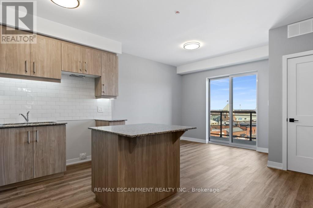 Photo 6 of 403 5002 King Street, Lincoln ON