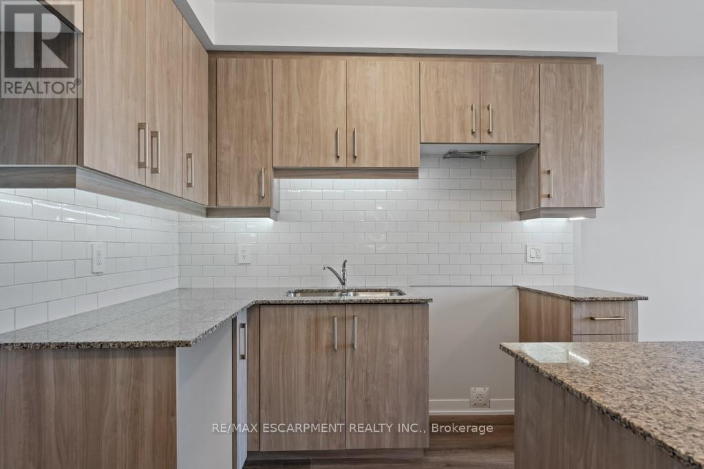 Photo 19 of 403 5002 King Street, Lincoln ON