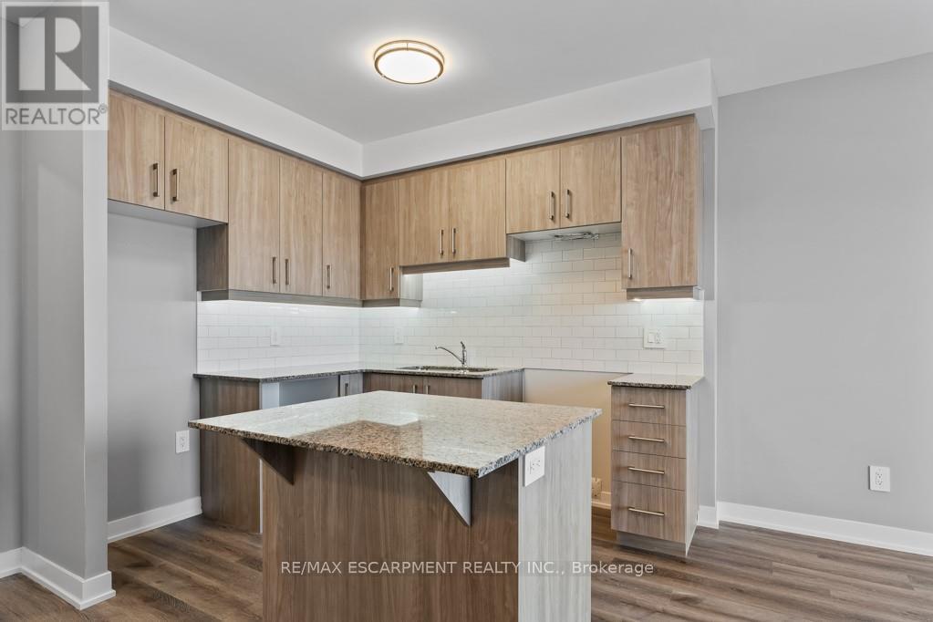 Photo 16 of 403 5002 King Street, Lincoln ON