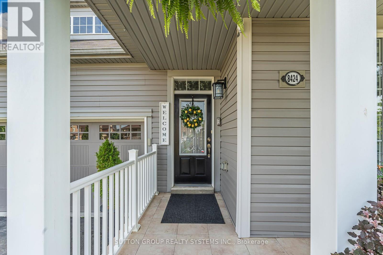 Photo 3 of 8424 Mulberry Drive, Niagara Falls ON