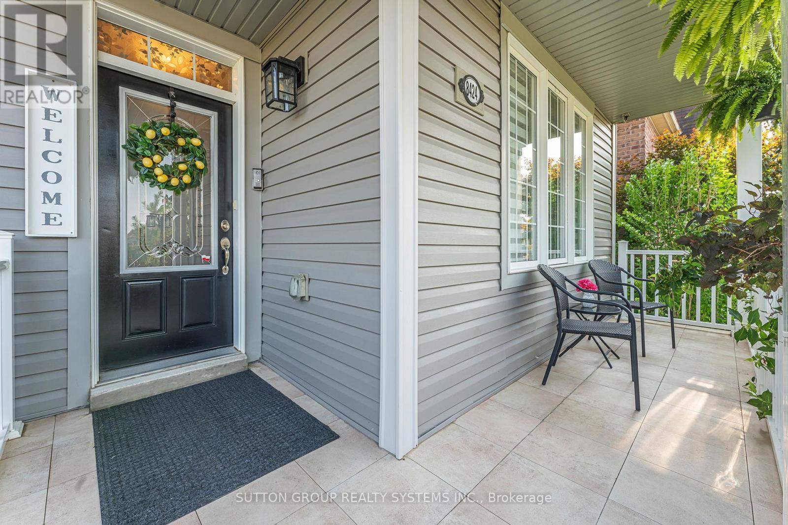 Photo 4 of 8424 Mulberry Drive, Niagara Falls ON