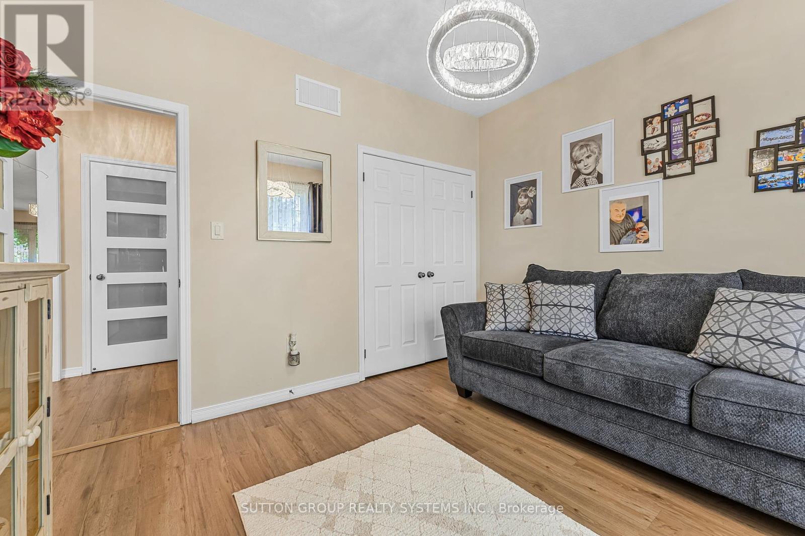 Photo 8 of 8424 Mulberry Drive, Niagara Falls ON