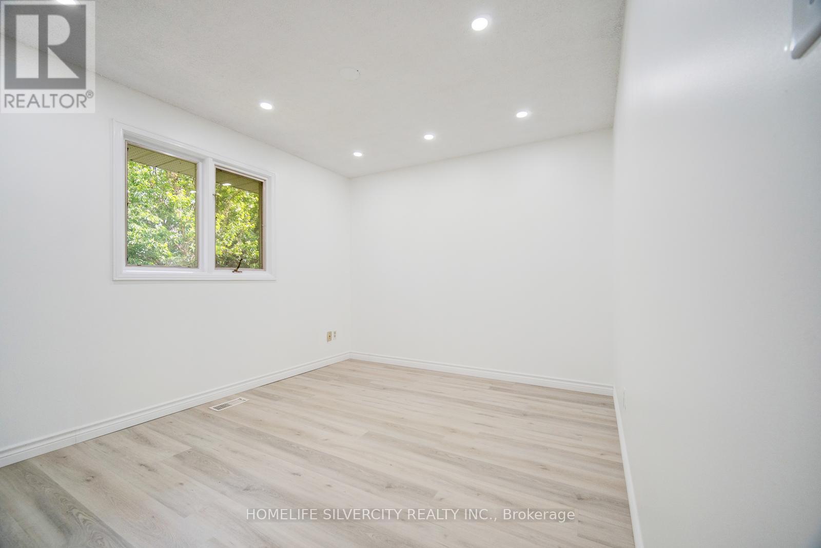 Photo 2 of 196 Millwood Crescent, Kitchener ON
