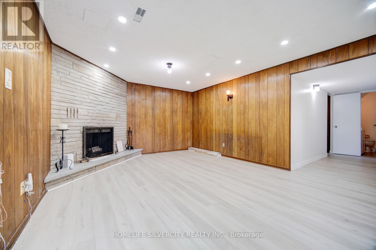 Photo 8 of 196 Millwood Crescent, Kitchener ON