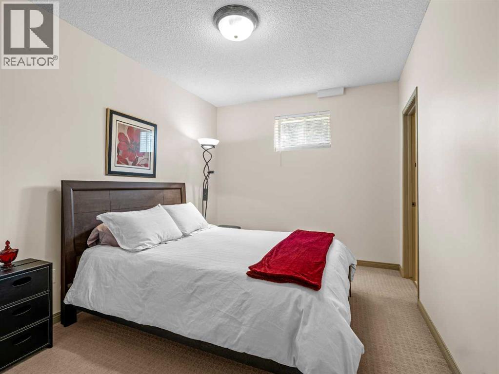 Single Family House for Sale in  Edgeview Road NW Edgemont Calgary 