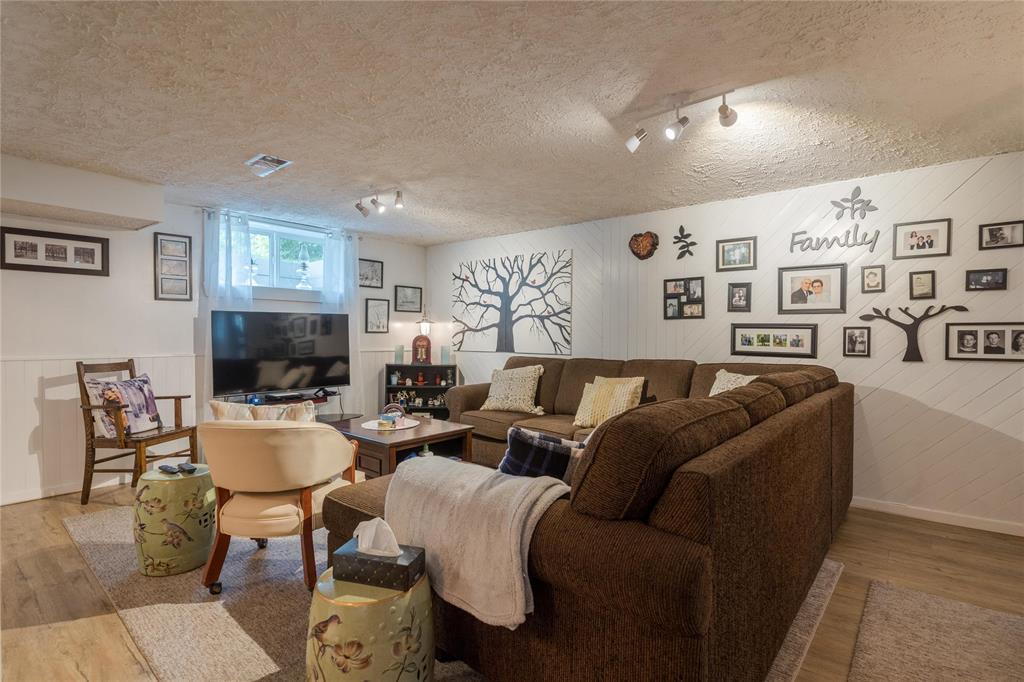 Photo 11 of 466 Rosewood Drive, Steinbach MB