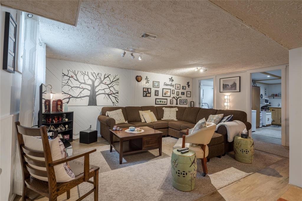 Photo 18 of 466 Rosewood Drive, Steinbach MB
