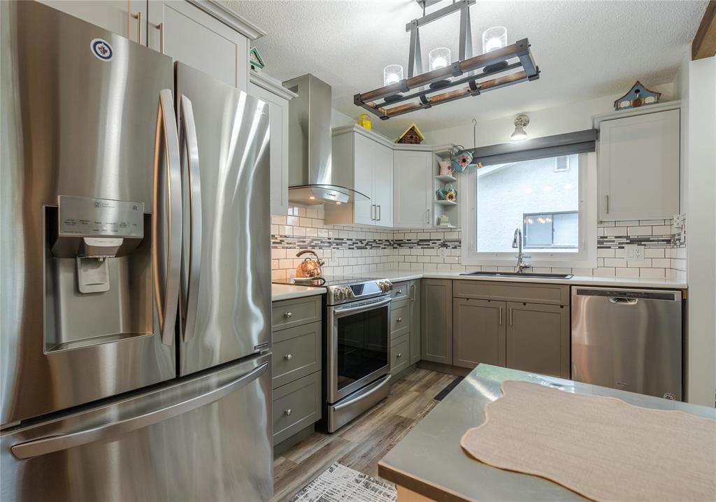 Photo 8 of 466 Rosewood Drive, Steinbach MB