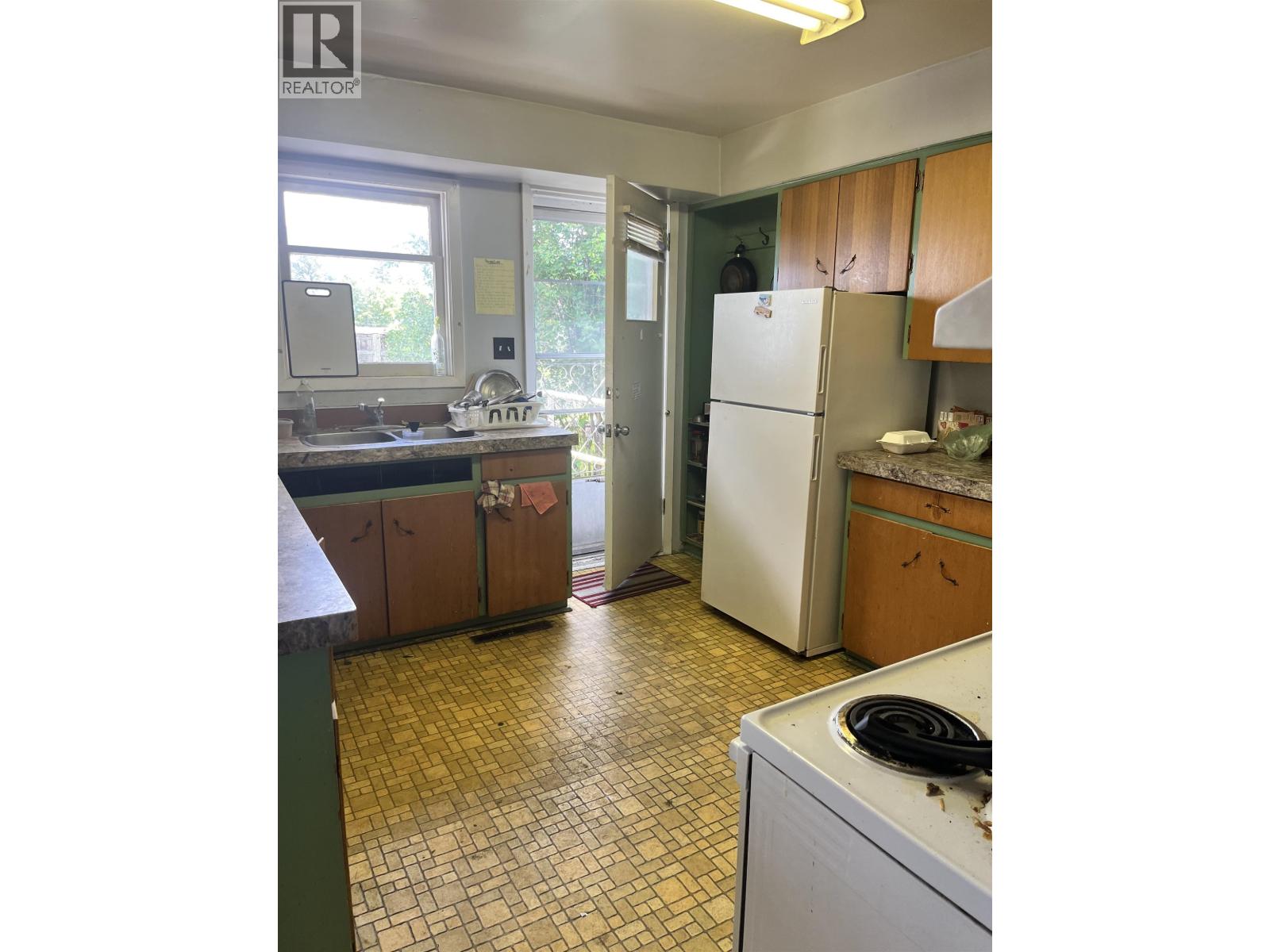 4723 WALSH Avenue, Terrace