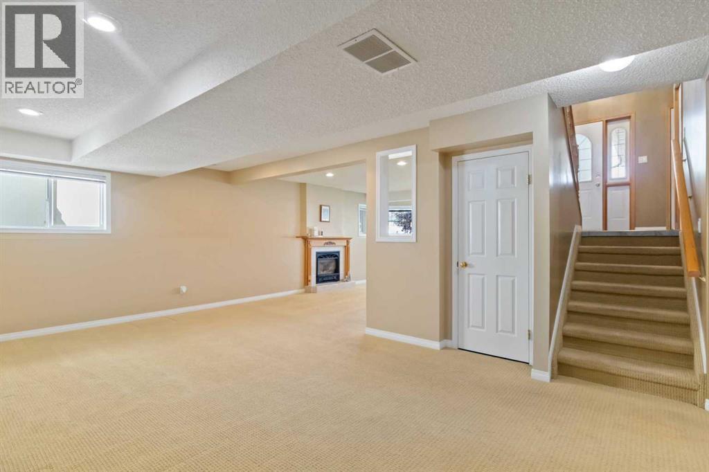 Photo 2 of 220 Boisvert Place, Fort Mcmurray AB