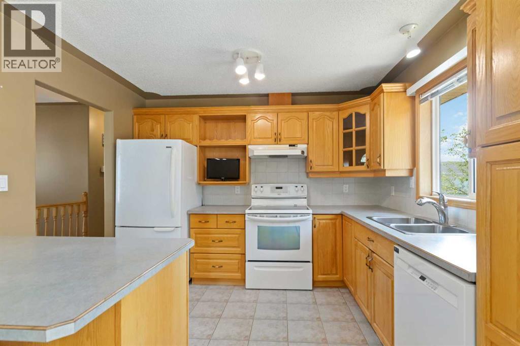 Photo 7 of 220 Boisvert Place, Fort Mcmurray AB