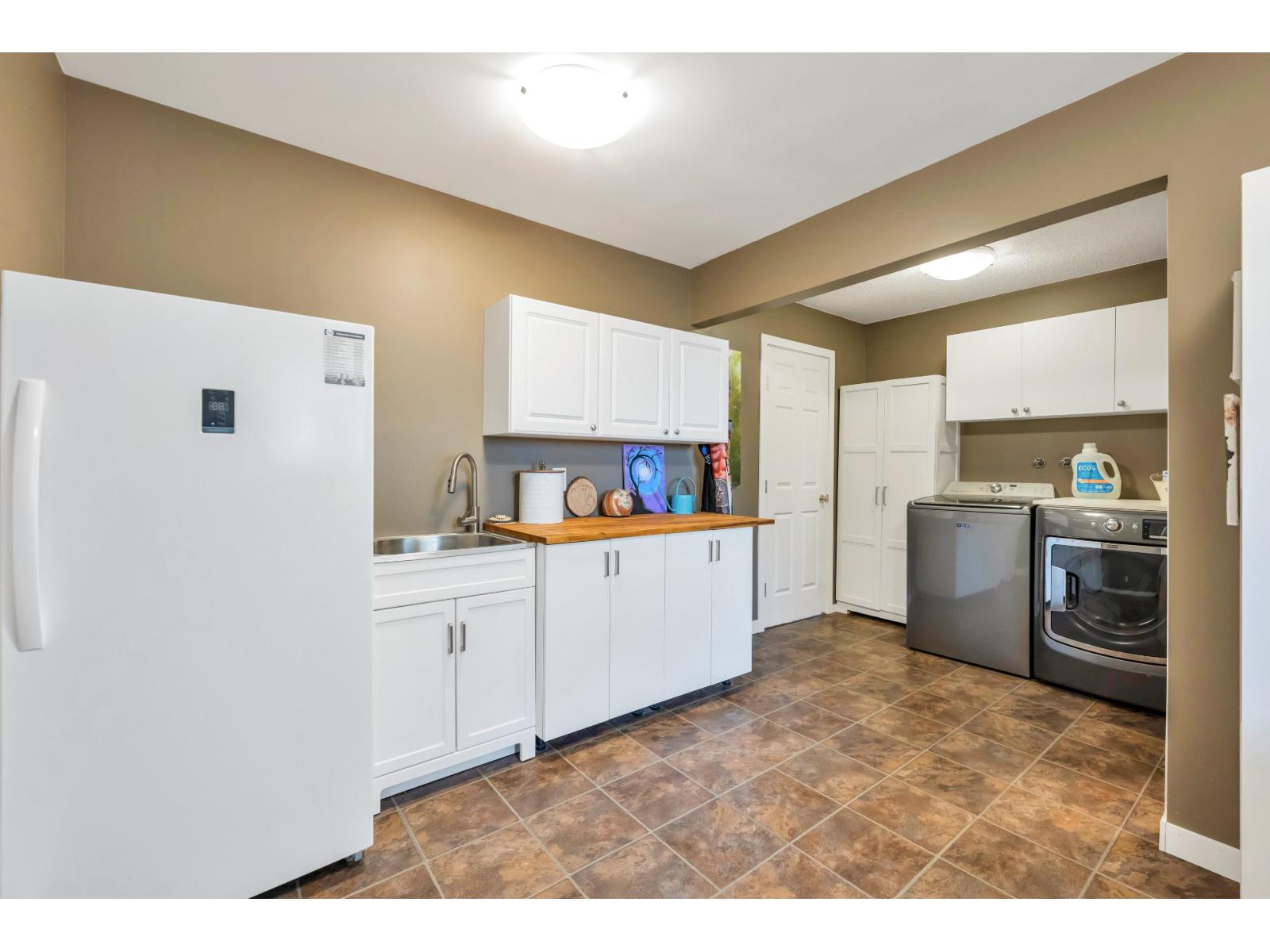 Photo 18 of 19838 48 A Avenue, Langley BC