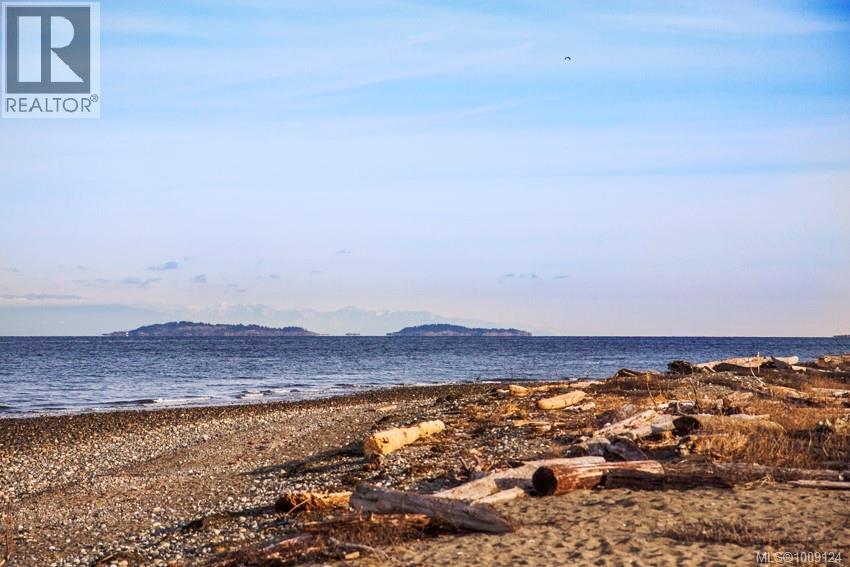Photo 2 of 928 Ballenas Rd, Parksville BC