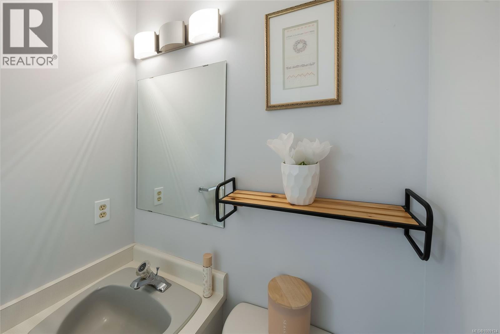 Photo 39 of 928 Ballenas Rd, Parksville BC