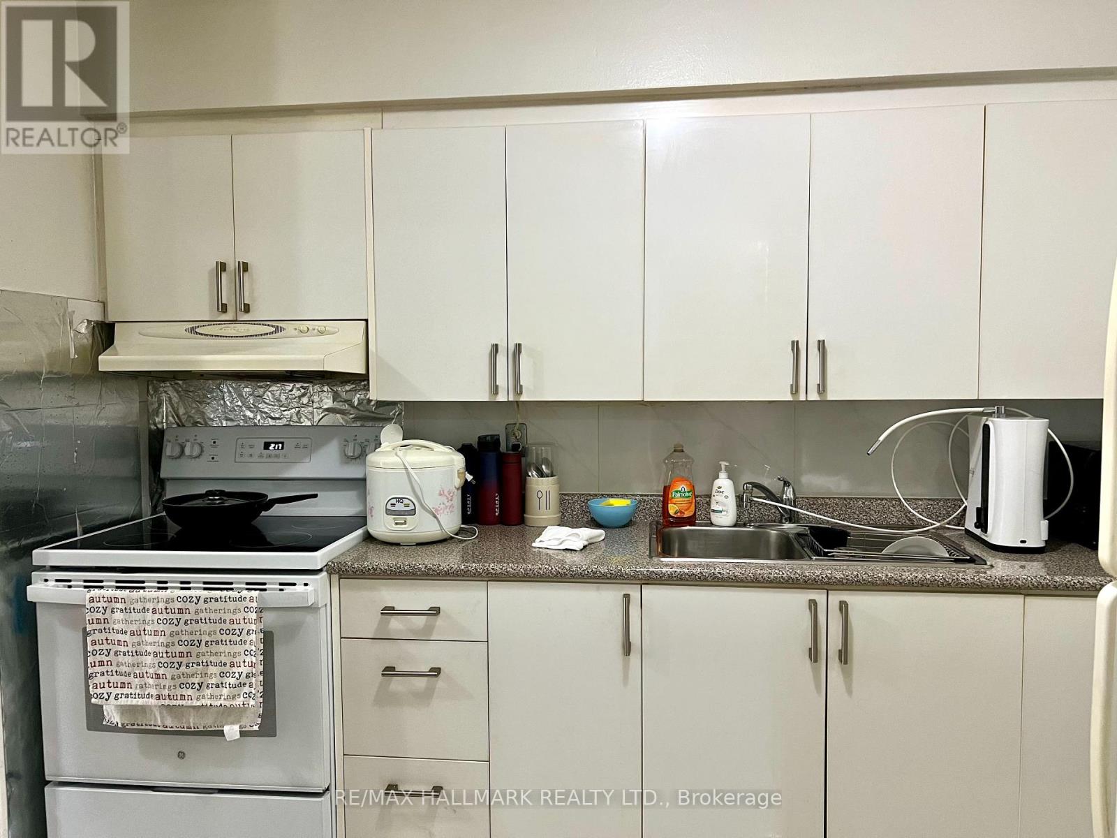 Photo 4 of 101 100 Dundalk Drive, Toronto ON