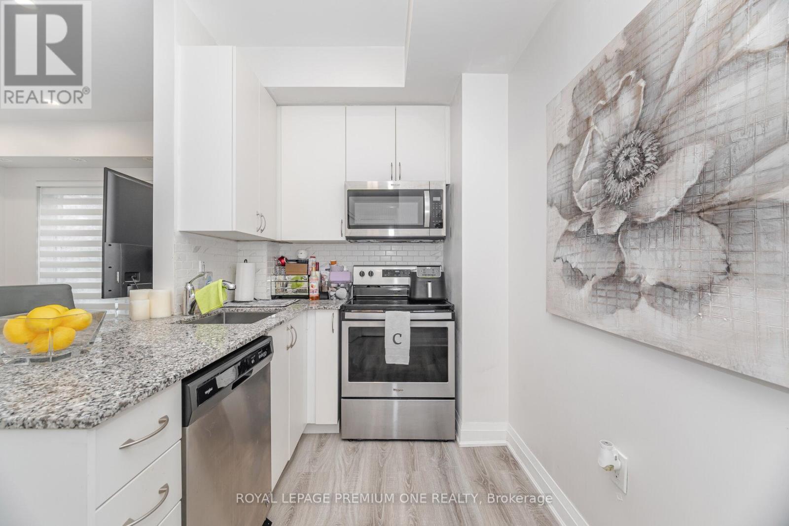 Photo 13 of 702 48 Coles Avenue, Vaughan ON