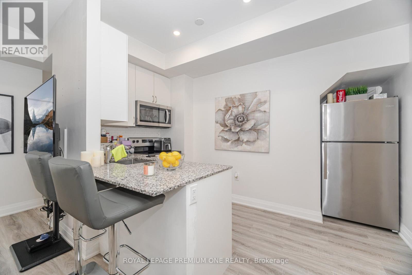 Photo 14 of 702 48 Coles Avenue, Vaughan ON