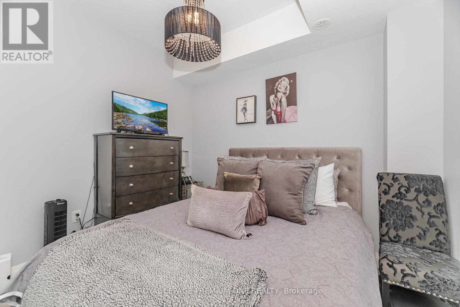 Photo 17 of 702 48 Coles Avenue, Vaughan ON