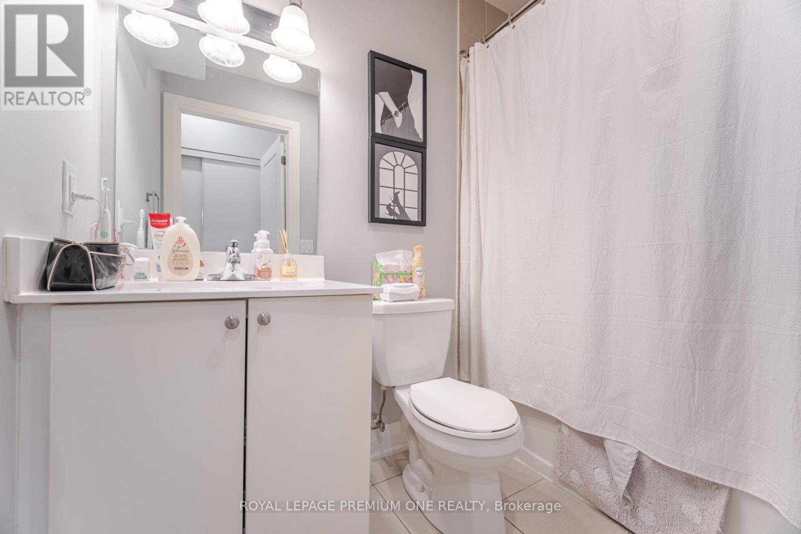 Photo 18 of 702 48 Coles Avenue, Vaughan ON