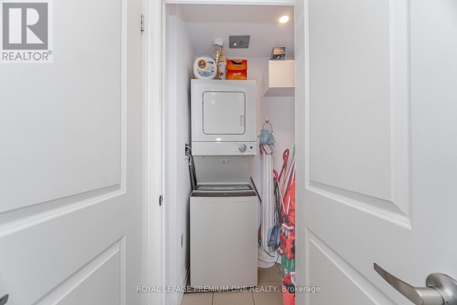 Photo 19 of 702 48 Coles Avenue, Vaughan ON