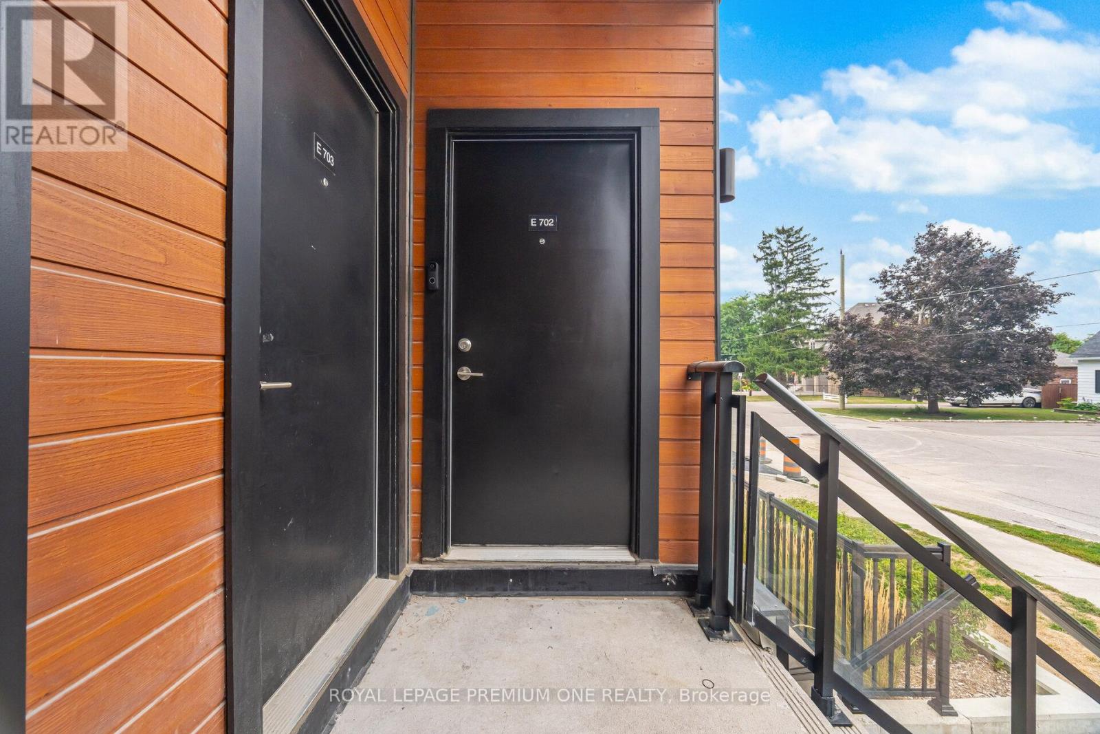 Photo 6 of 702 48 Coles Avenue, Vaughan ON