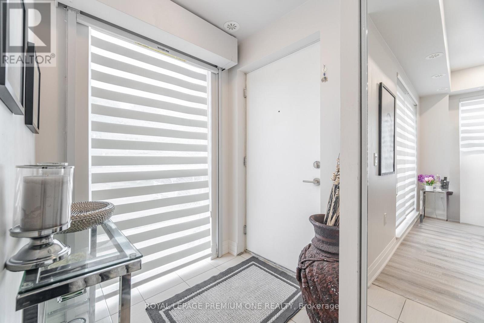 Photo 7 of 702 48 Coles Avenue, Vaughan ON