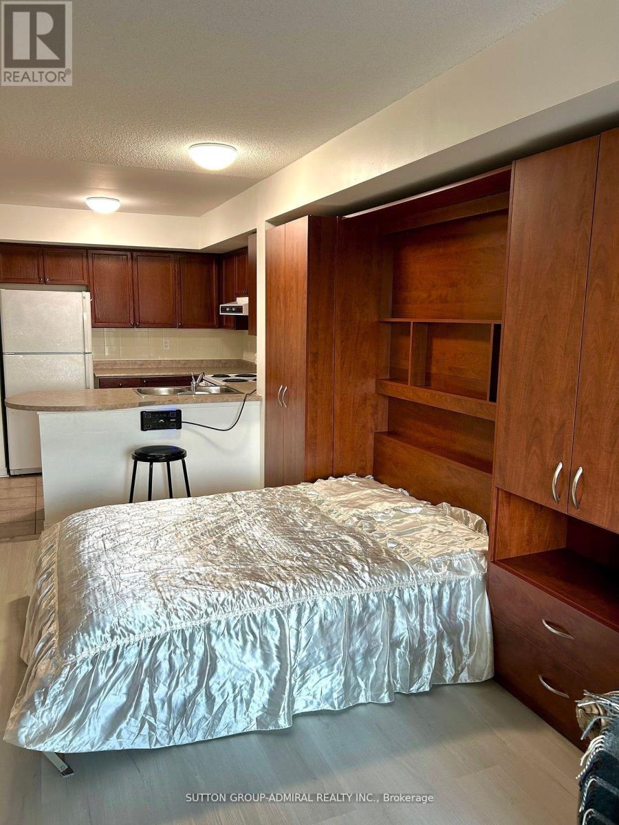 Photo 10 of 208 11 Oneida Crescent, Richmond Hill ON