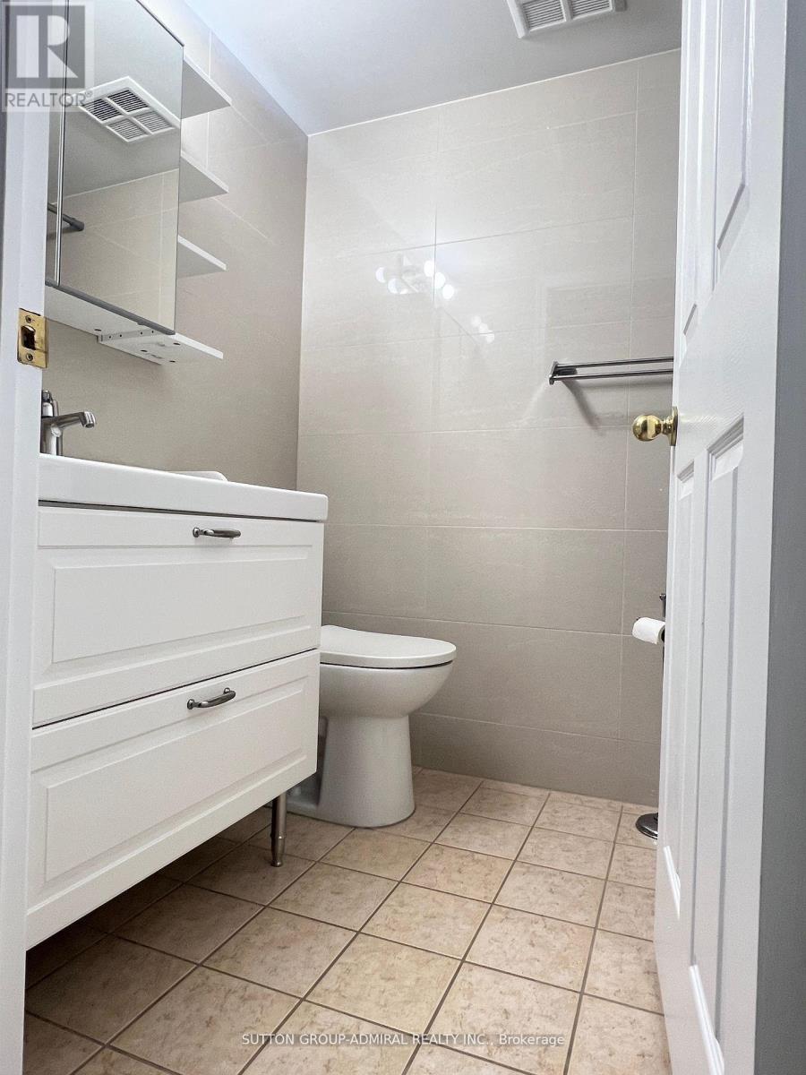 Photo 4 of 208 11 Oneida Crescent, Richmond Hill ON