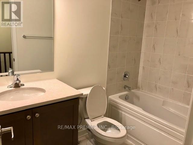 Photo 14 of 25 Mcgrath Avenue, Richmond Hill ON