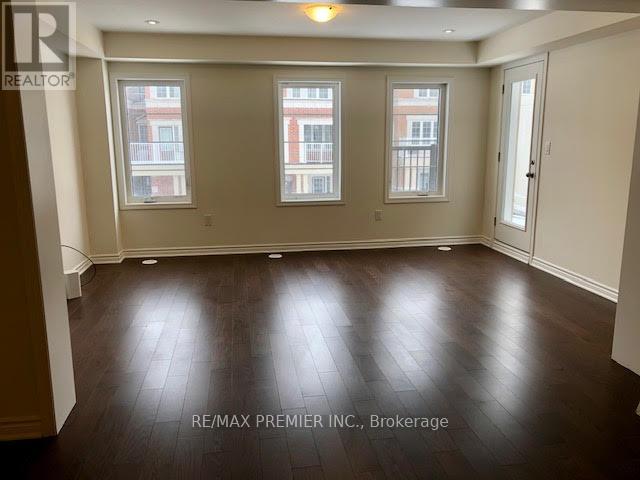 Photo 12 of 25 Mcgrath Avenue, Richmond Hill ON