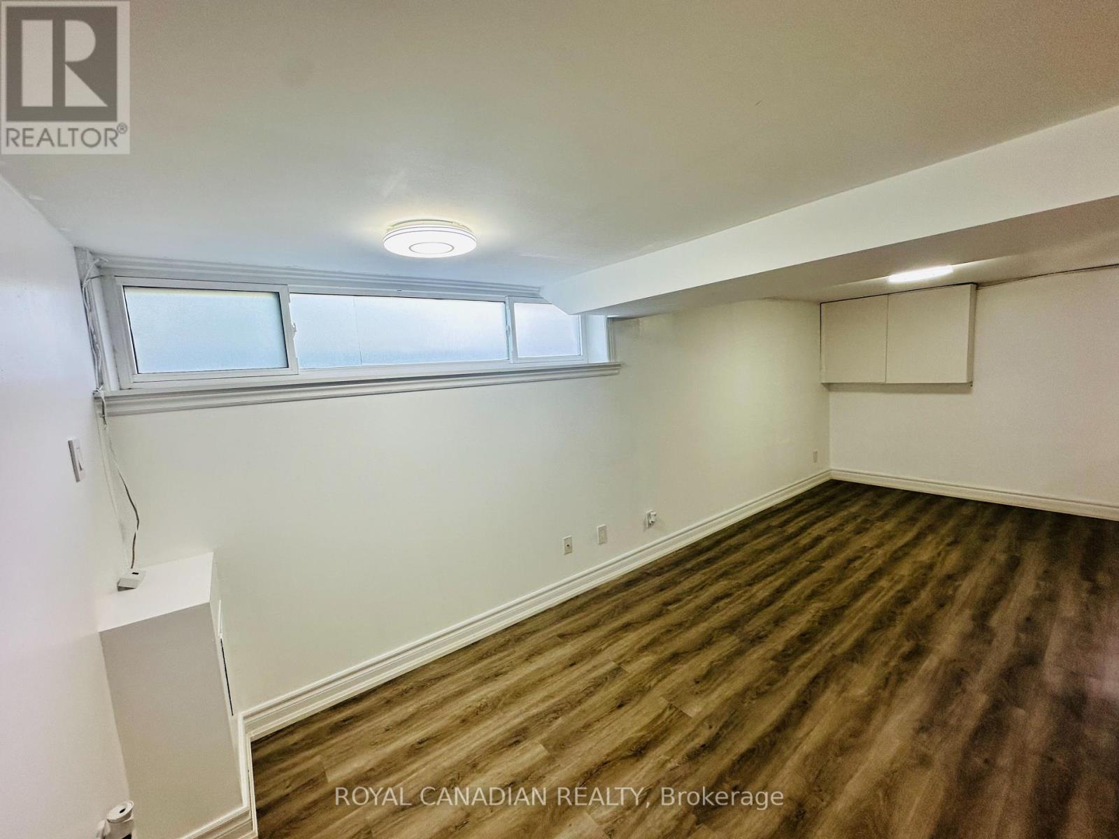 Photo 5 of Bsmt 50 Walter Avenue, Newmarket ON