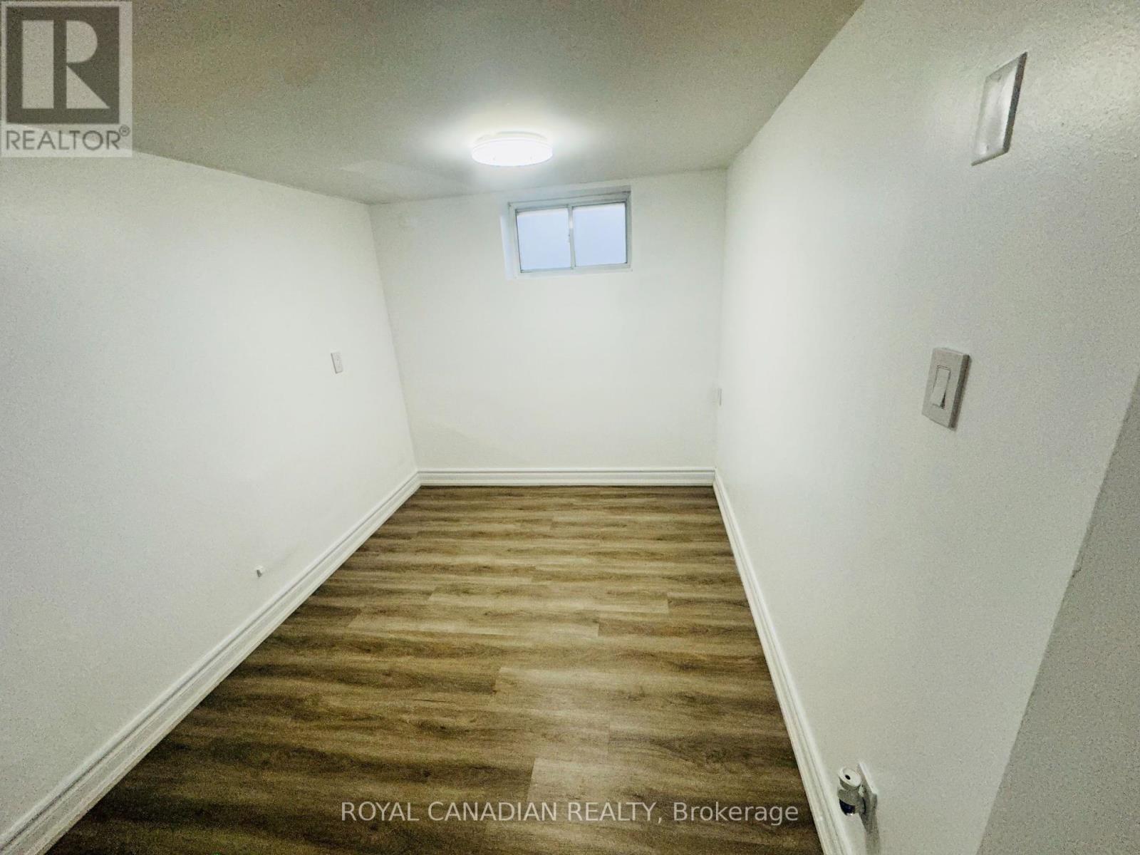Photo 10 of Bsmt 50 Walter Avenue, Newmarket ON