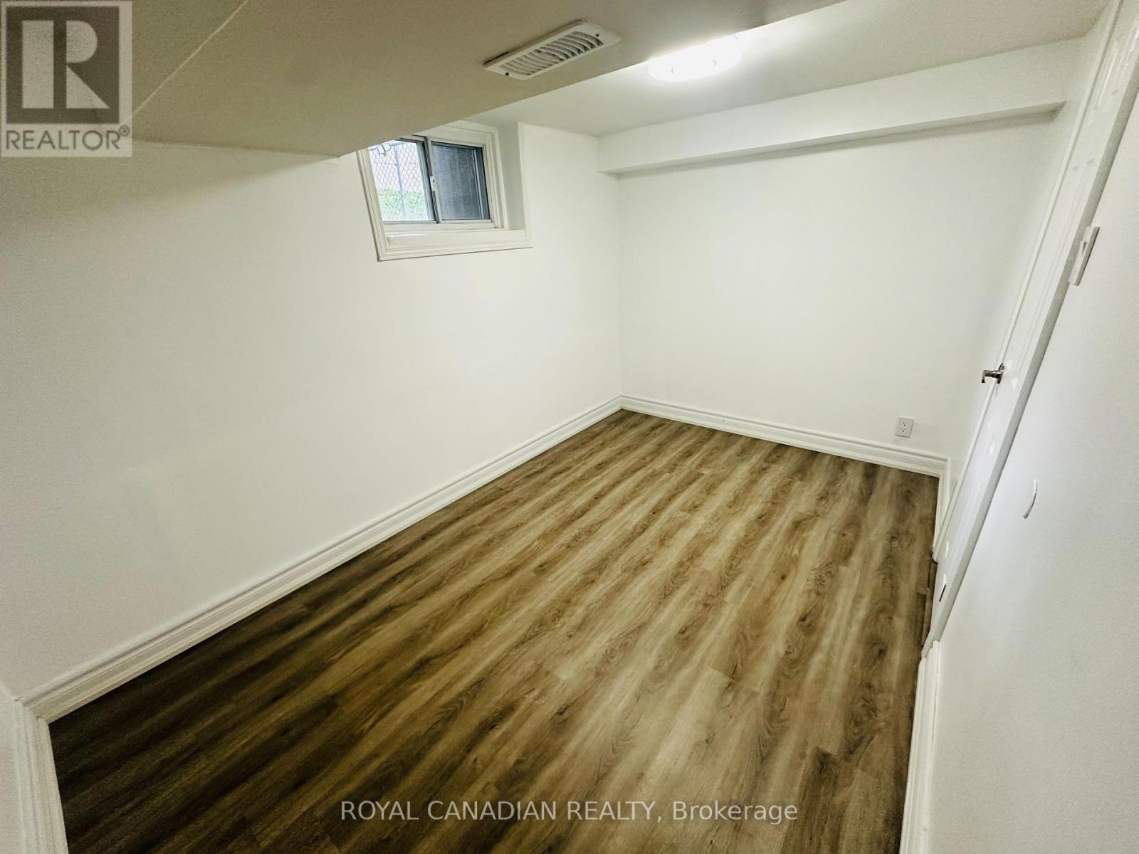 Photo 14 of Bsmt 50 Walter Avenue, Newmarket ON