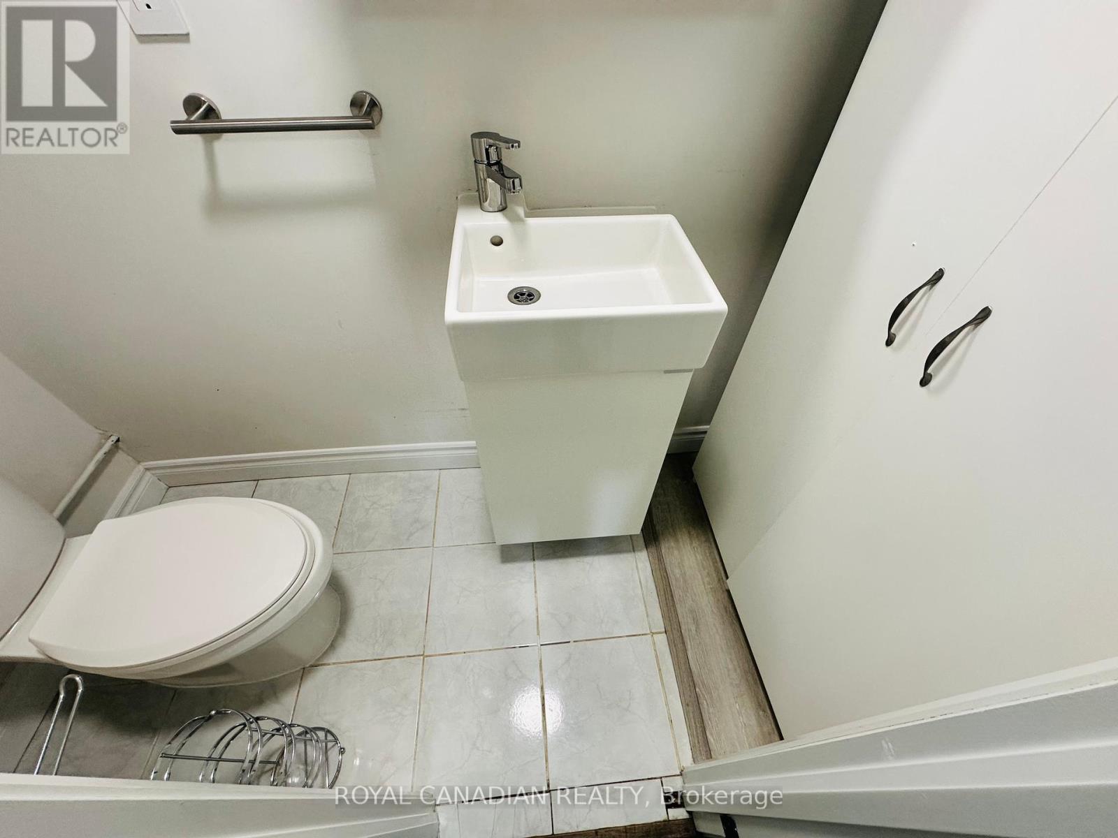 Photo 9 of Bsmt 50 Walter Avenue, Newmarket ON