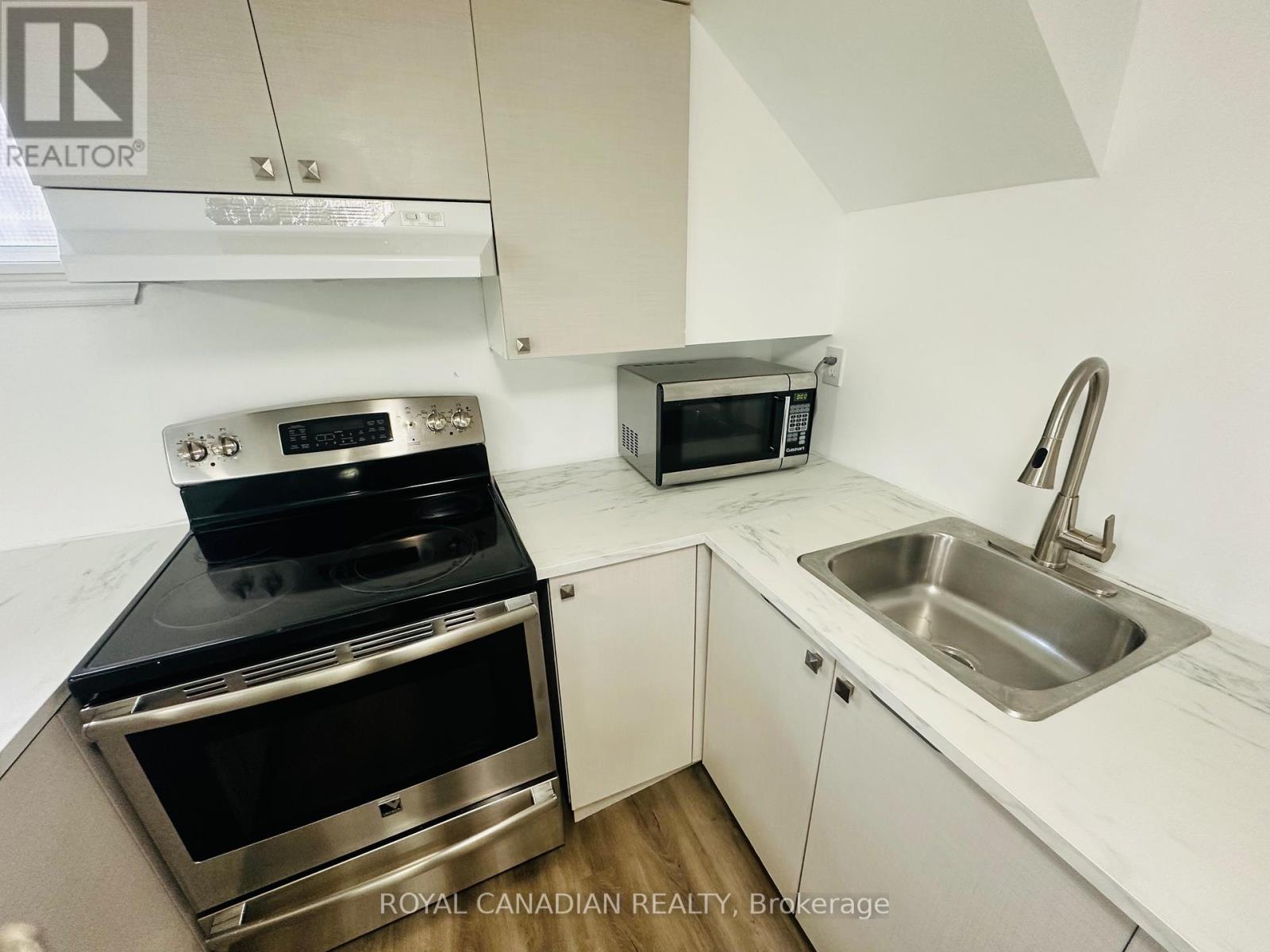 Photo 17 of Bsmt 50 Walter Avenue, Newmarket ON