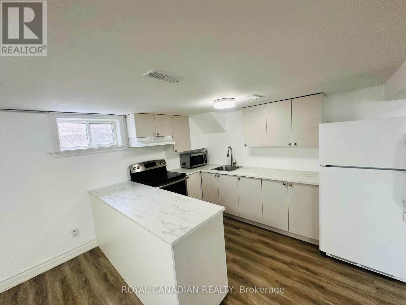 Photo 13 of Bsmt 50 Walter Avenue, Newmarket ON