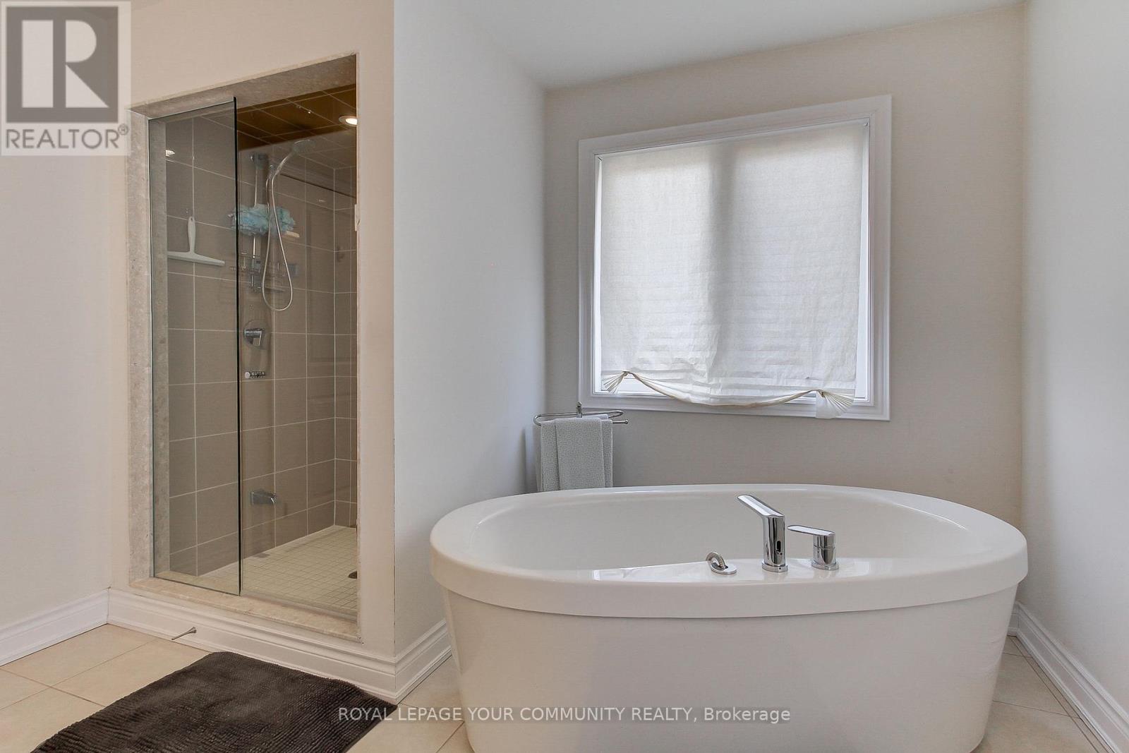 Photo 35 of 26 Hodgson Road N, Bradford West Gwillimbury ON
