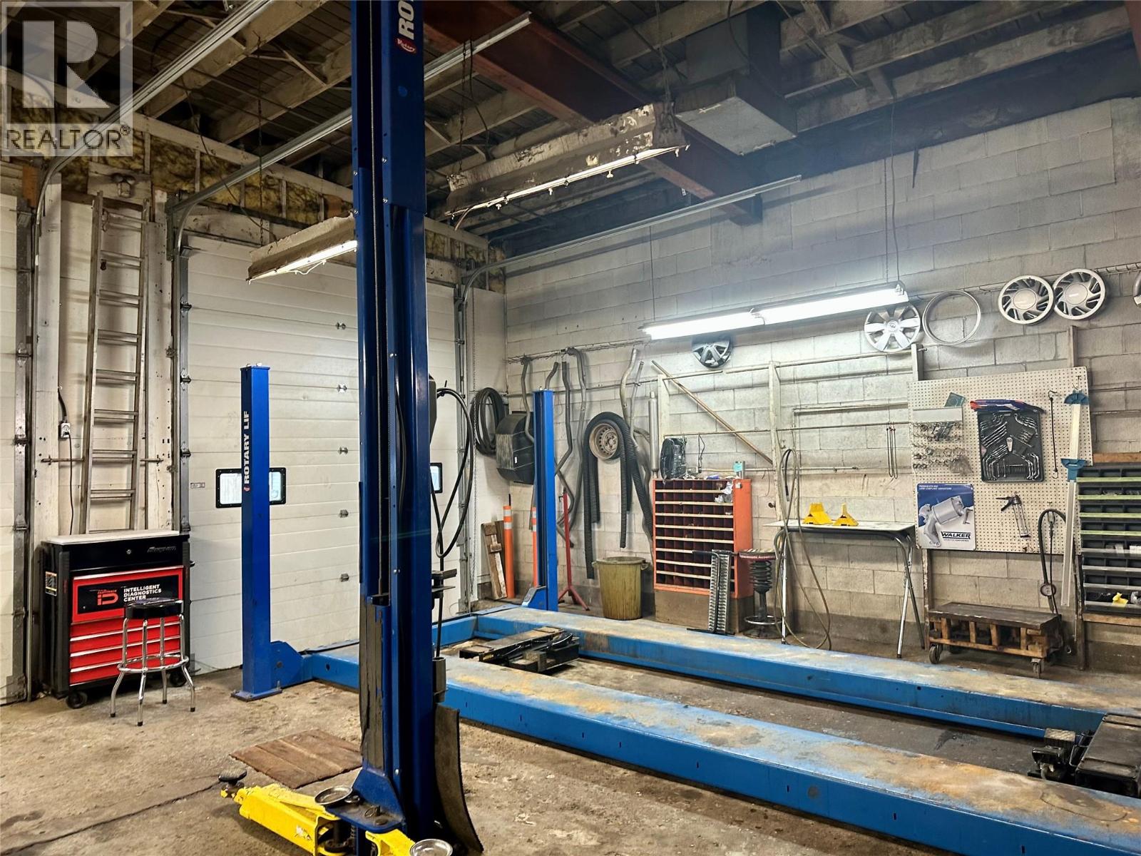 1598 Second Avenue, Trail