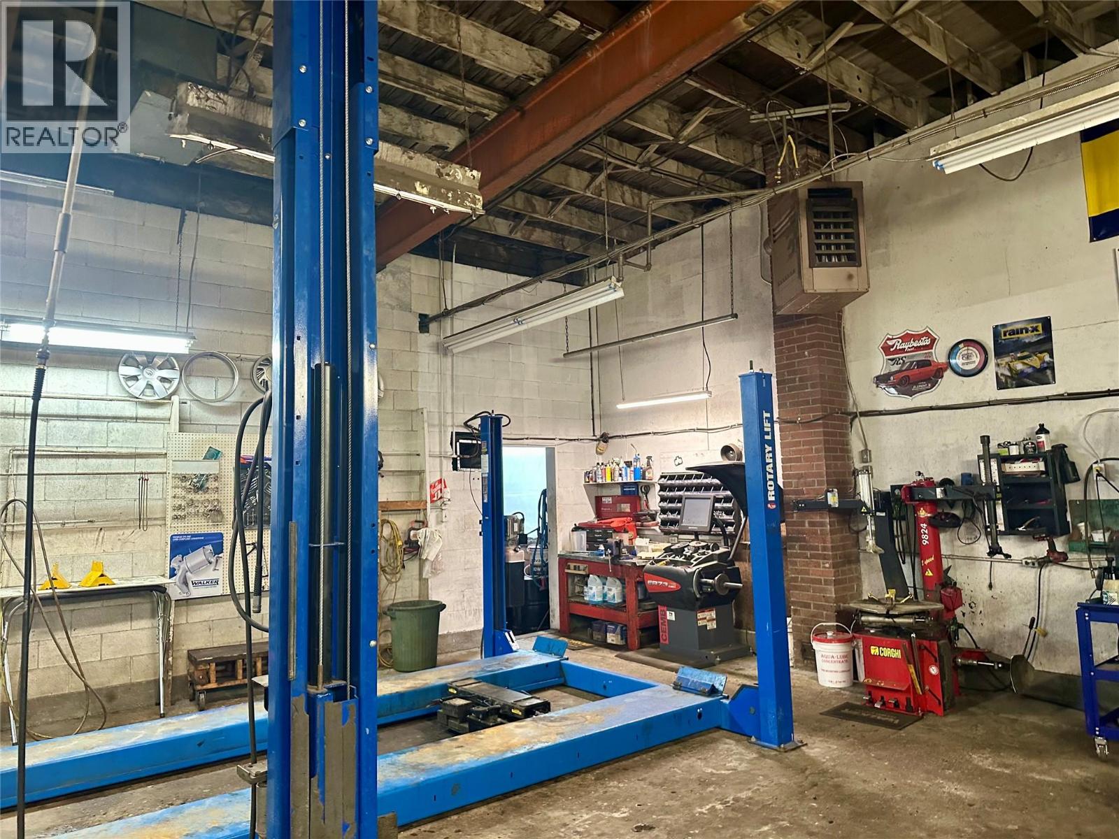 1598 Second Avenue, Trail