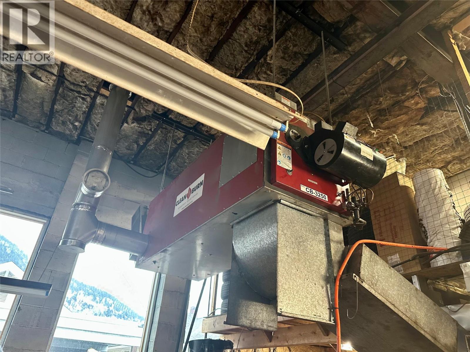 1598 Second Avenue, Trail